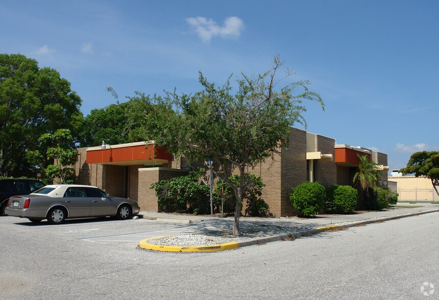 3900 Broadway Ave, Fort Myers, FL for sale - Primary Photo - Image 1 of 2