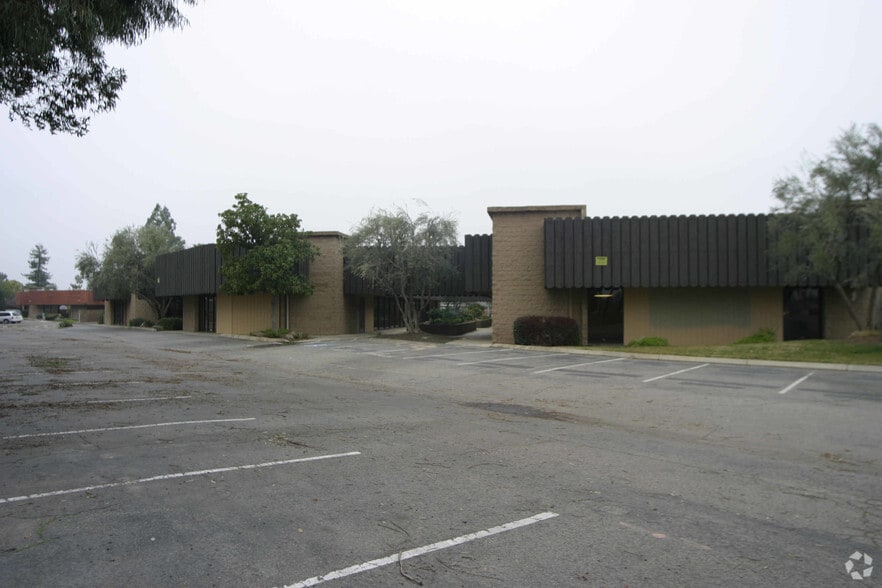 4545 N West Ave, Fresno, CA for lease - Building Photo - Image 3 of 17