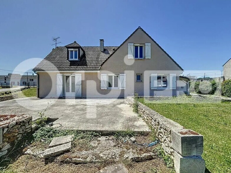 Retail in Breuil-le-Vert for lease - Building Photo - Image 1 of 8