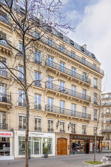 Retail in 109 Boulevard Haussmann, Paris for lease - Building Photo - Image 2 of 3