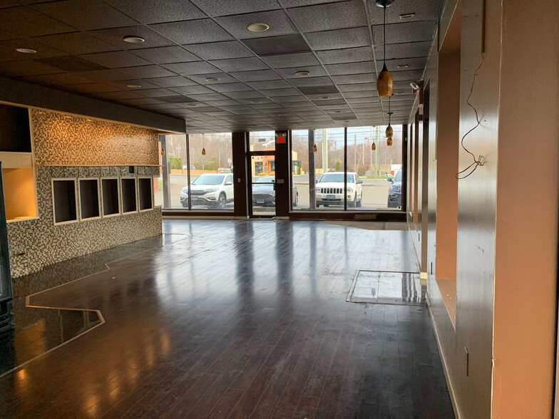 935-937 W Main St, Branford, CT for lease - Interior Photo - Image 3 of 7