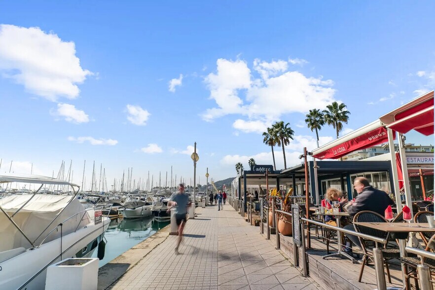 Retail in Vallauris for lease - Building Photo - Image 1 of 1