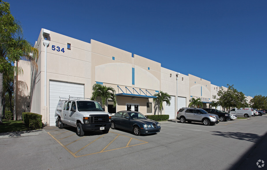 534 Mercantile Pl, Port Saint Lucie, FL for lease - Building Photo - Image 2 of 4