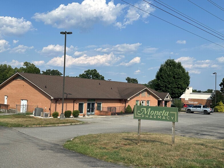 4860 Rucker Rd, Moneta, VA for sale - Building Photo - Image 1 of 2