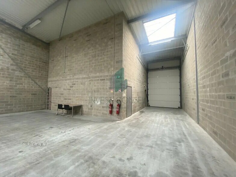 Flex in Ennery for lease - Primary Photo - Image 1 of 6