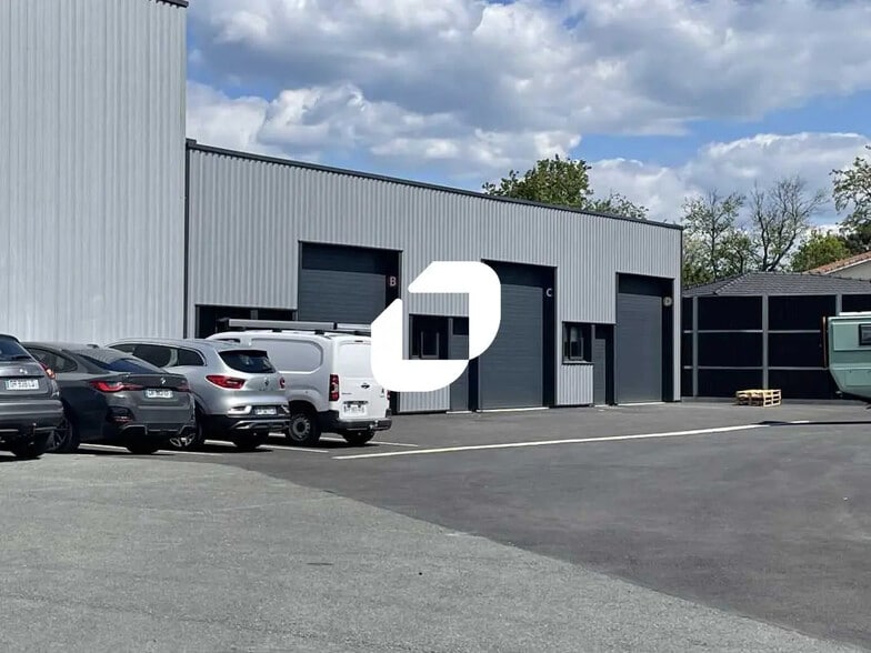 Flex in Saint-Aubin-de-Médoc for lease - Building Photo - Image 1 of 19