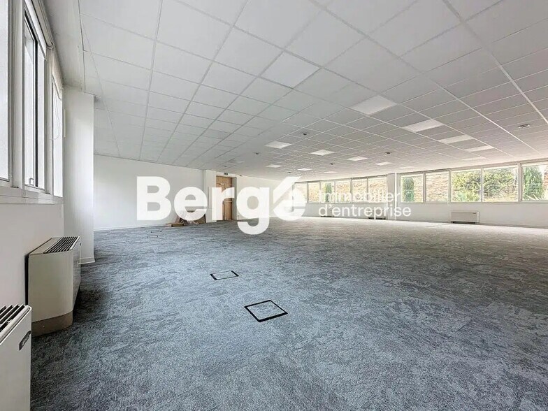 Office in SOPHIA ANTIPOLIS for lease - Building Photo - Image 3 of 6