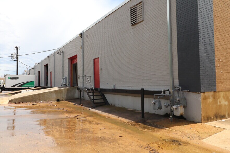 1511-1523 Prudential Dr, Dallas, TX for lease - Building Photo - Image 3 of 3