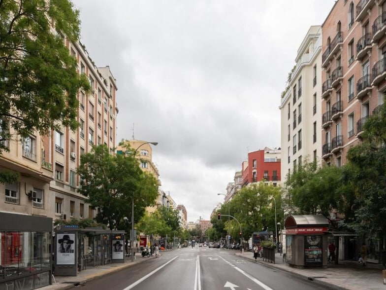 Retail in Madrid, Madrid for lease - Building Photo - Image 3 of 3