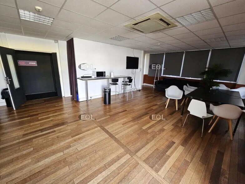 Flex in Ivry-sur-Seine for lease - Building Photo - Image 3 of 9