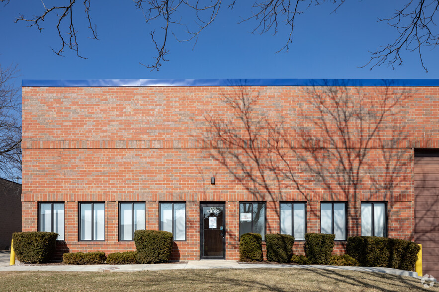 490 Windy Point Dr, Glendale Heights, IL for lease - Building Photo - Image 3 of 5