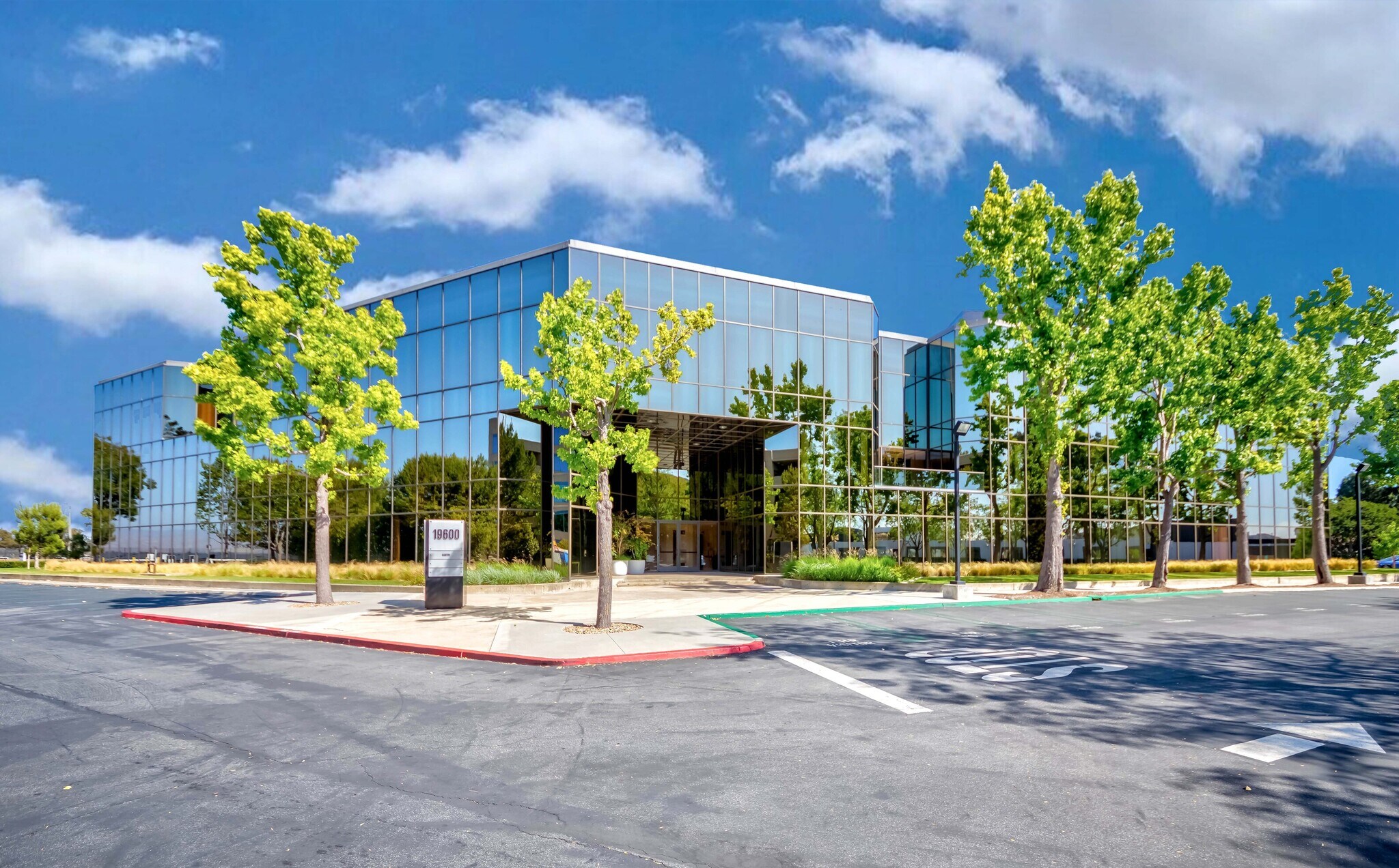 19600 Fairchild Rd, Irvine, CA 92612 Newport Summit