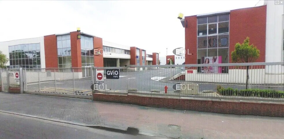 Industrial in Saint-Ouen-sur-Seine for lease - Building Photo - Image 3 of 6