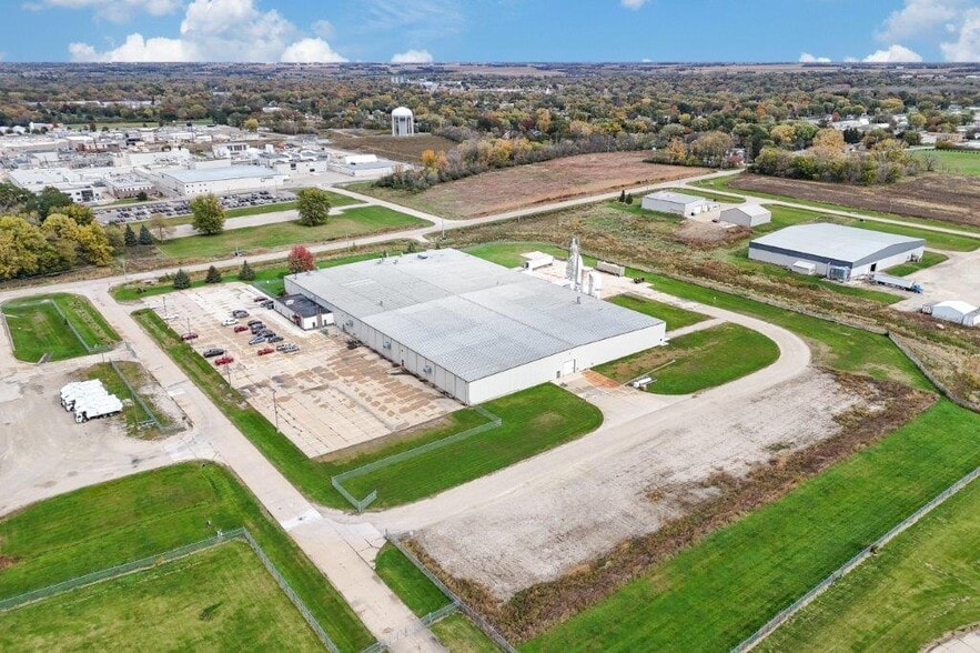 1100 11th St, Charles City, IA for sale - Building Photo - Image 3 of 17