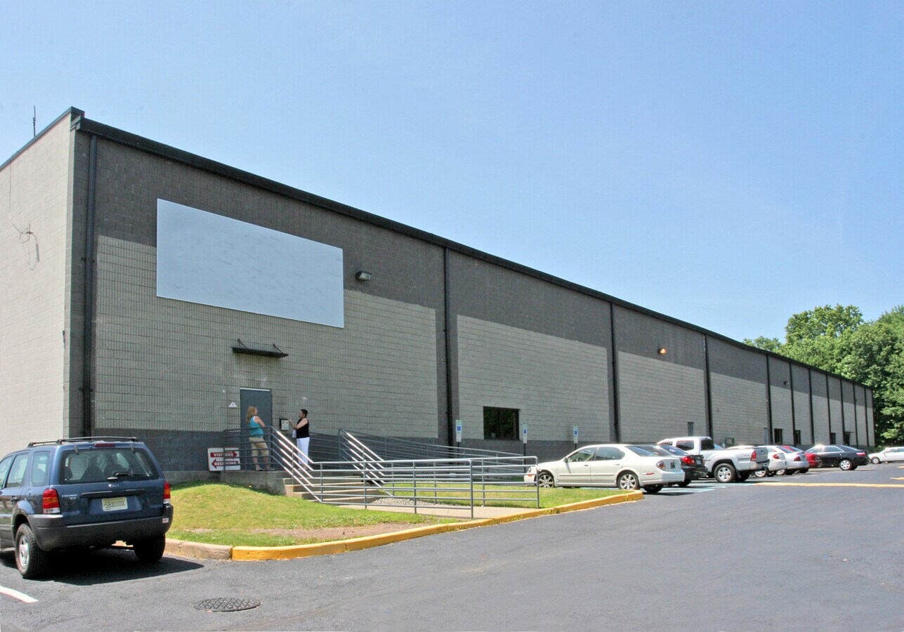 2001 Lower Rd, Linden, NJ 07036