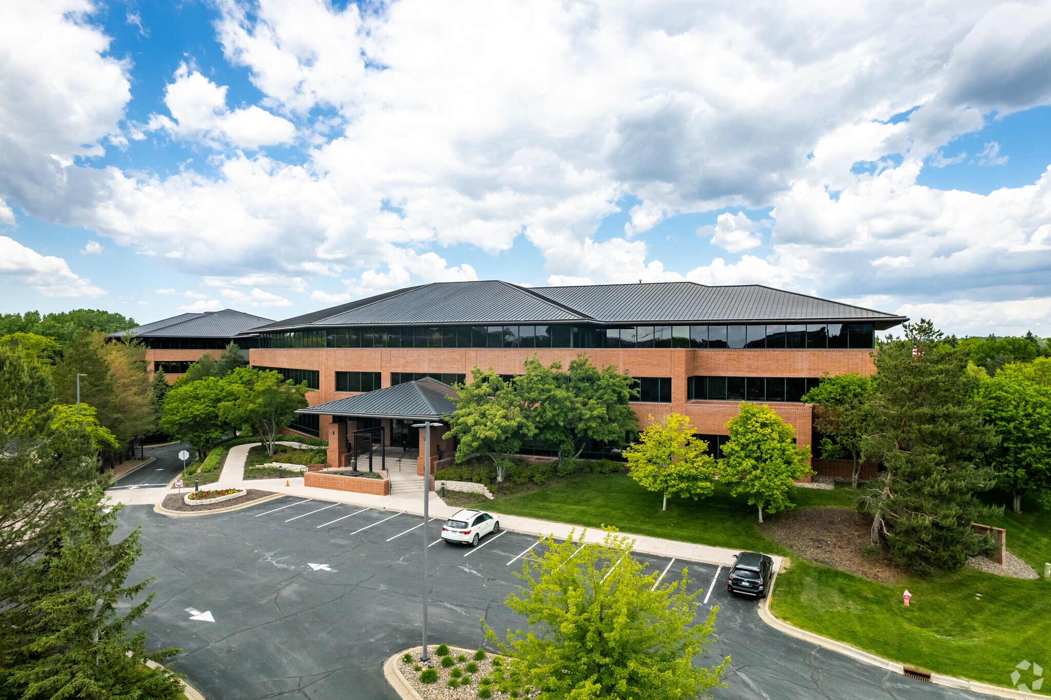 10350 W Bren Rd, Minnetonka, MN for lease Building Photo- Image 1 of 8