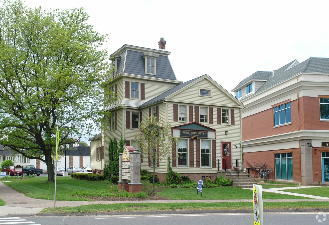 136 New London Tpke, Glastonbury, CT 06033