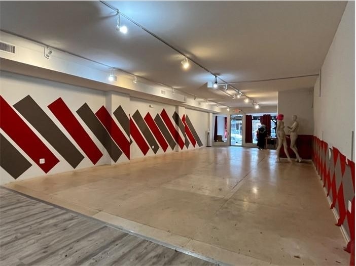 5 Bond St, Great Neck, NY for lease - Interior Photo - Image 3 of 10