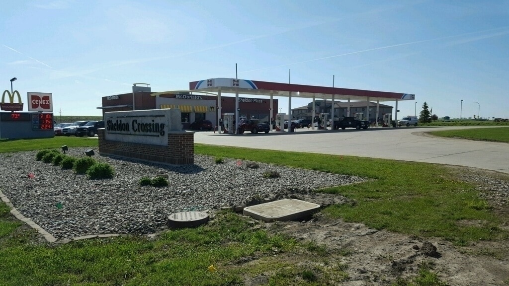 121 34th Ave, Sheldon, IA 51201 Sheldon Plaza