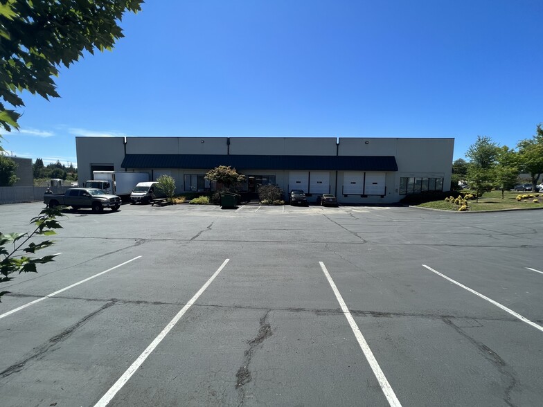 6750-6770 SW 111th Ave, Beaverton, OR for lease - Building Photo - Image 2 of 8