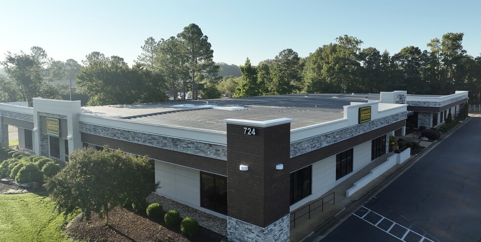 724 Thimble Shoals Blvd, Newport News, VA for lease - Building Photo - Image 3 of 5