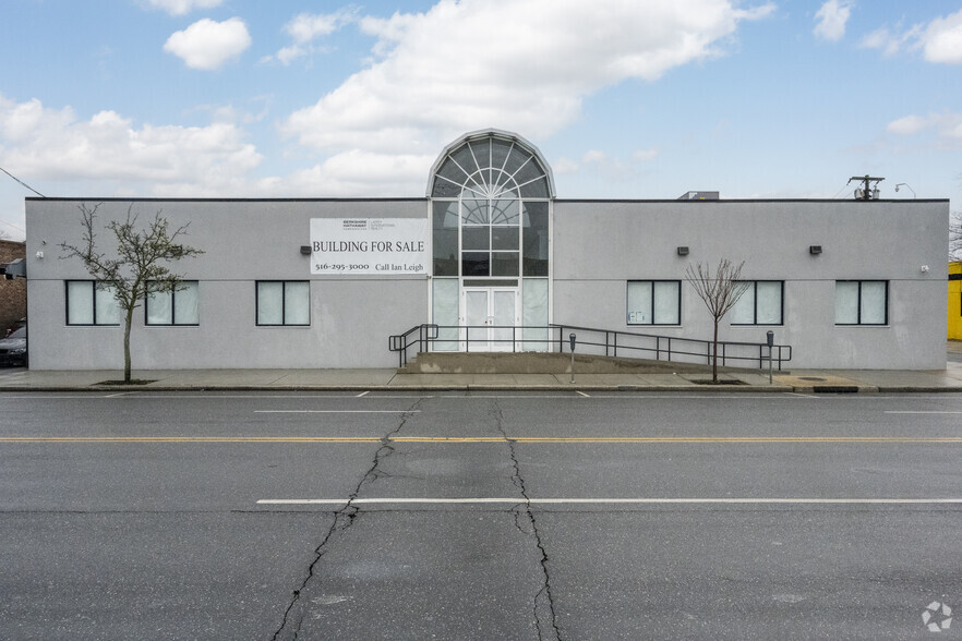 40 E Merrick Rd, Valley Stream, NY for lease - Building Photo - Image 1 of 17