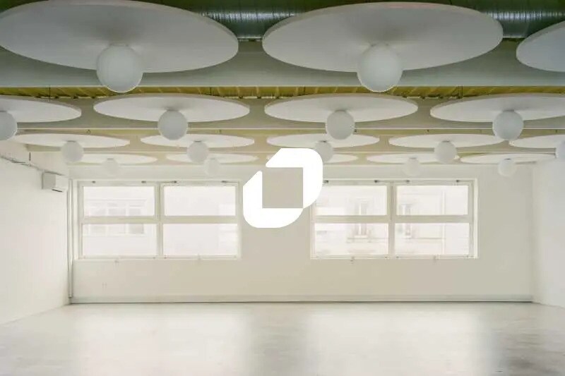 Office in Montreuil for lease - Building Photo - Image 2 of 11