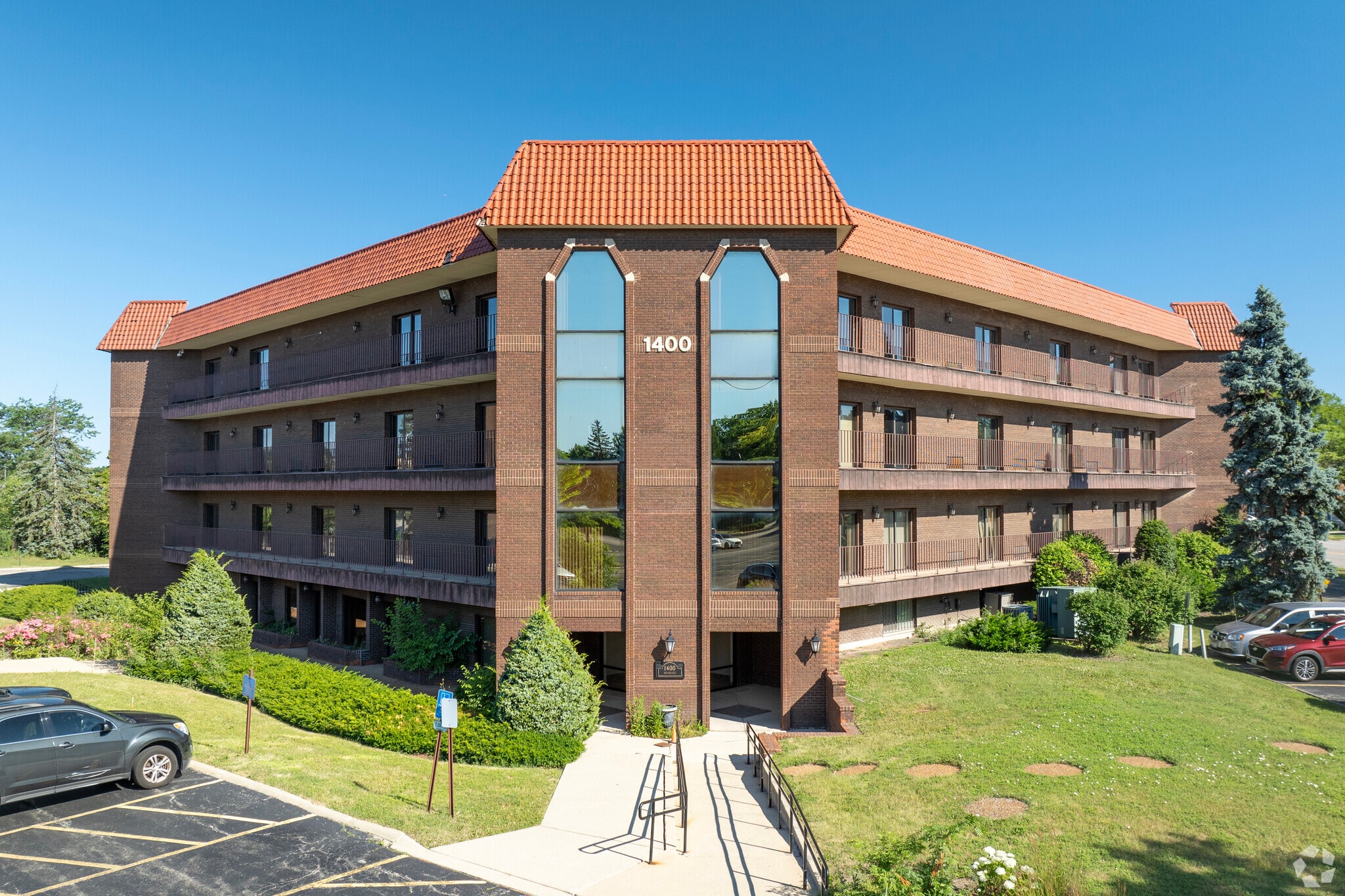 1400 Renaissance Dr, Park Ridge, IL for sale Primary Photo- Image 1 of 24