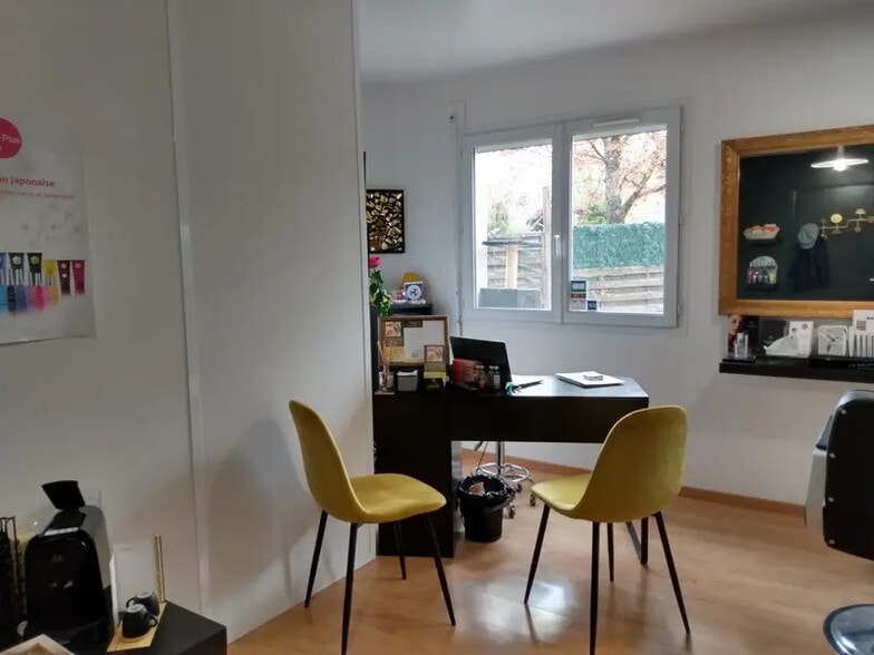 Office in Montbonnot-Saint-Martin for lease - Interior Photo - Image 2 of 9