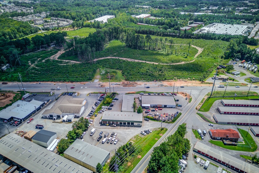 2 parcels w/ 3 buildings for sale portfolio of 3 properties for sale on LoopNet.com - Building Photo - Image 2 of 16