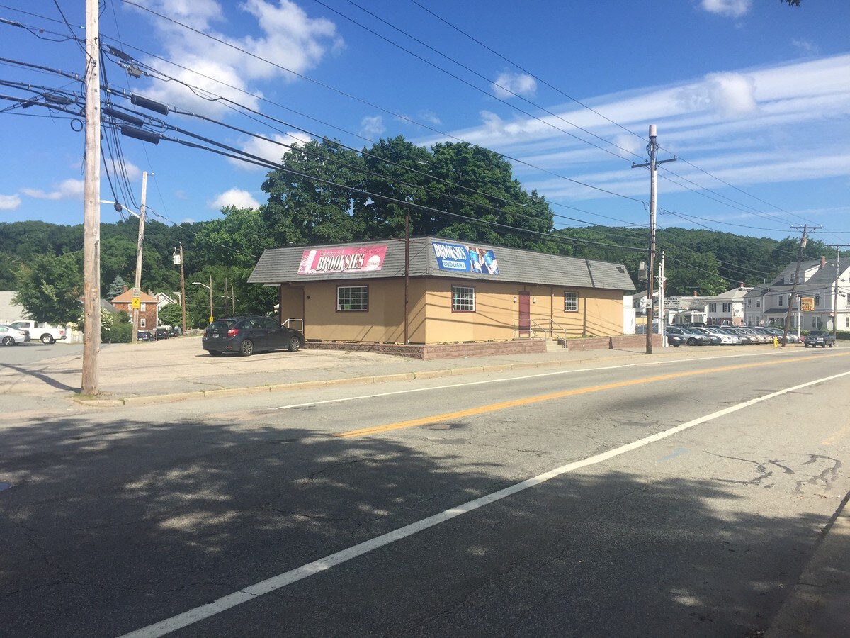 616 Smithfield Ave, Lincoln, RI 02865