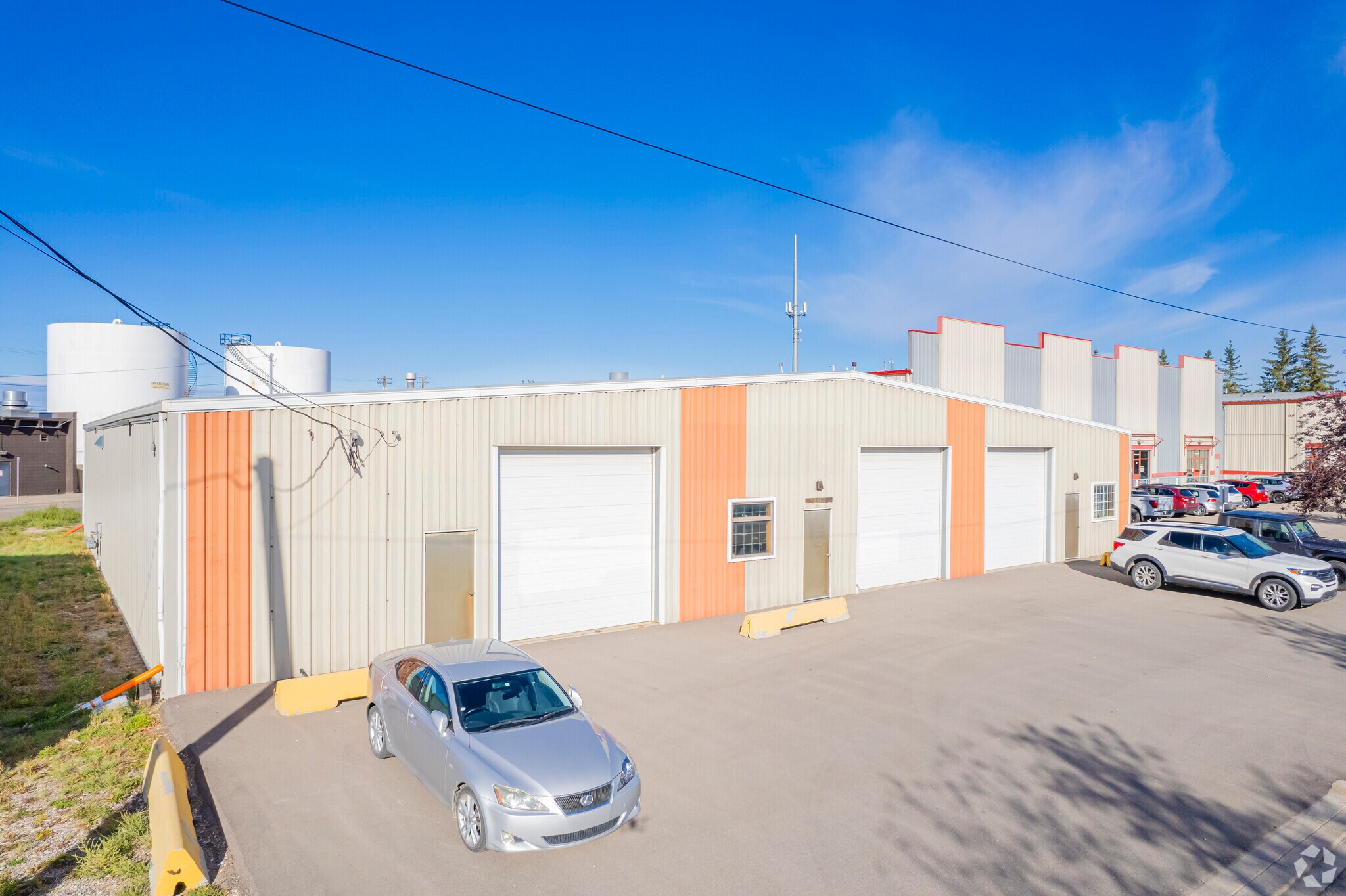 2713 16 St SE, Calgary, AB for lease Primary Photo- Image 1 of 3