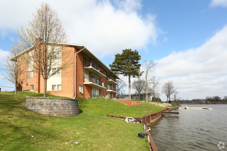 408 N Liberty St, Belleville, MI for sale - Building Photo - Image 2 of 31