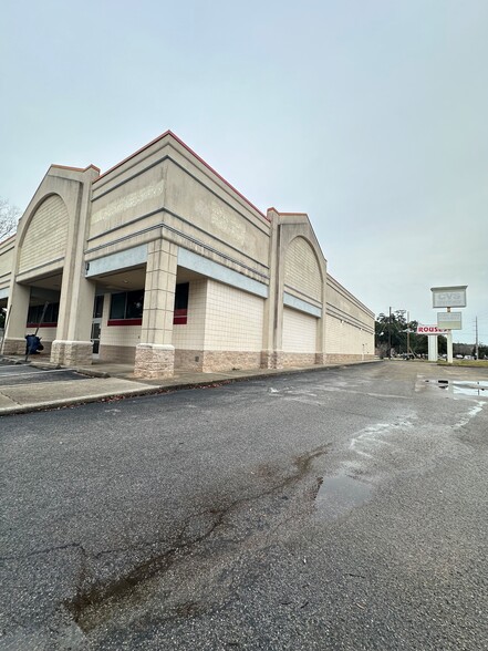 1422 E Pass Rd, Gulfport, MS for lease - Building Photo - Image 2 of 9