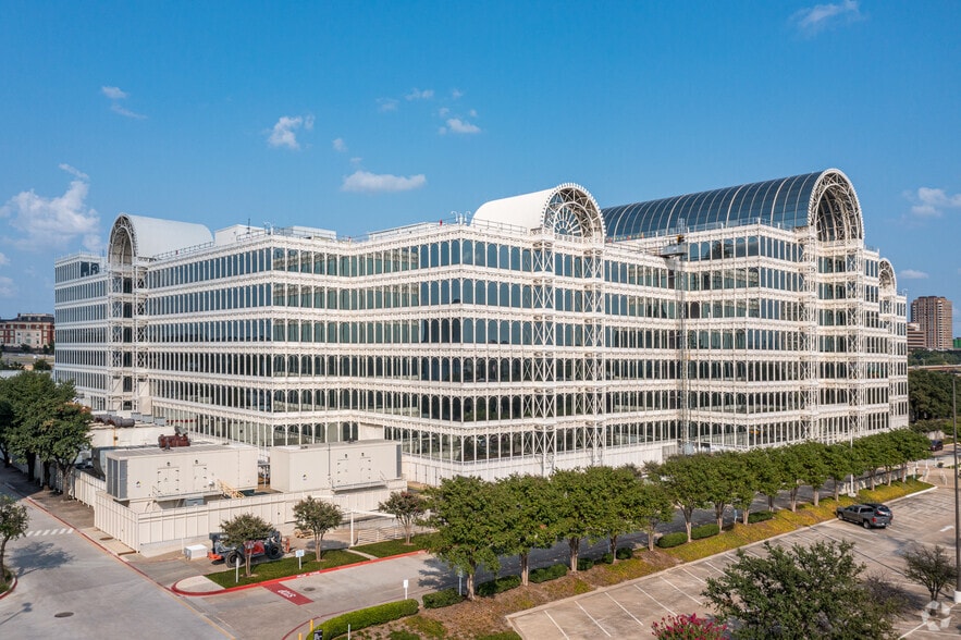 1950 N Stemmons Fwy, Dallas, TX for sale - Primary Photo - Image 1 of 1