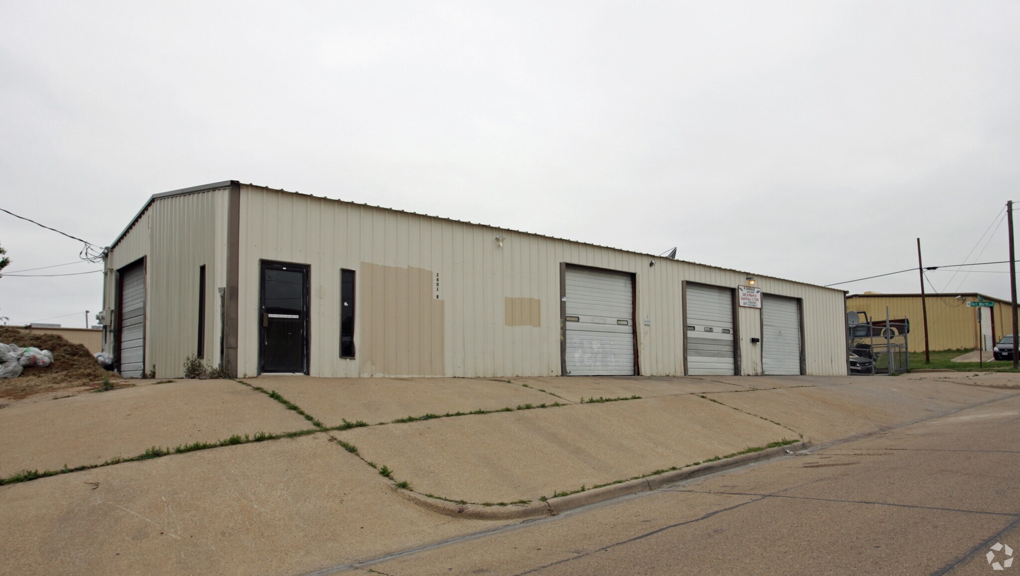 2401 Fort Worth St, Grand Prairie, TX for sale Primary Photo- Image 1 of 1