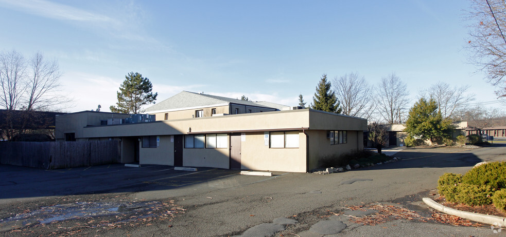 11 Airmont Rd, Suffern, NY for lease - Building Photo - Image 2 of 3