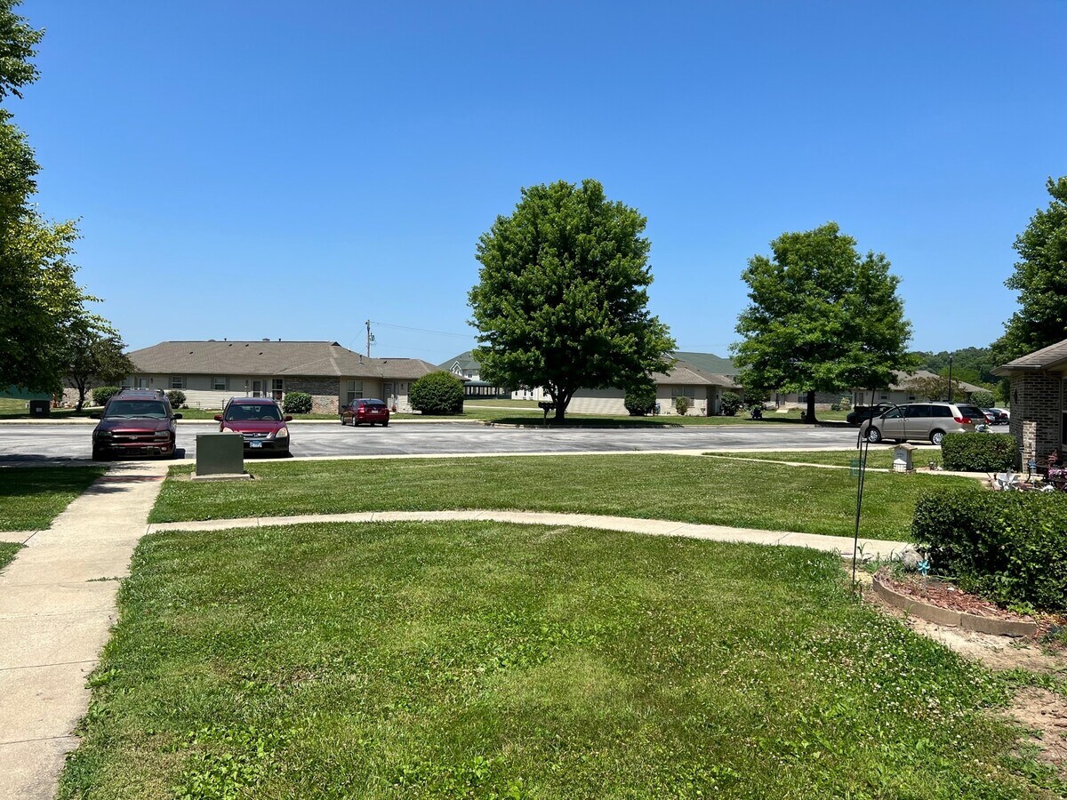 8805 Braden Dr, Caseyville, IL 62232