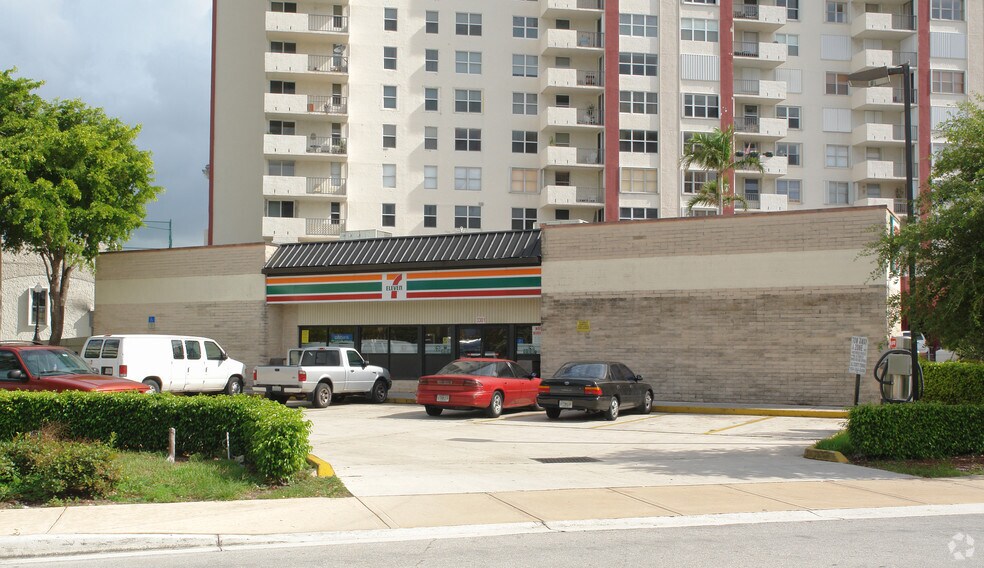 3301 NE 30th St, Fort Lauderdale, FL for lease - Primary Photo - Image 1 of 5