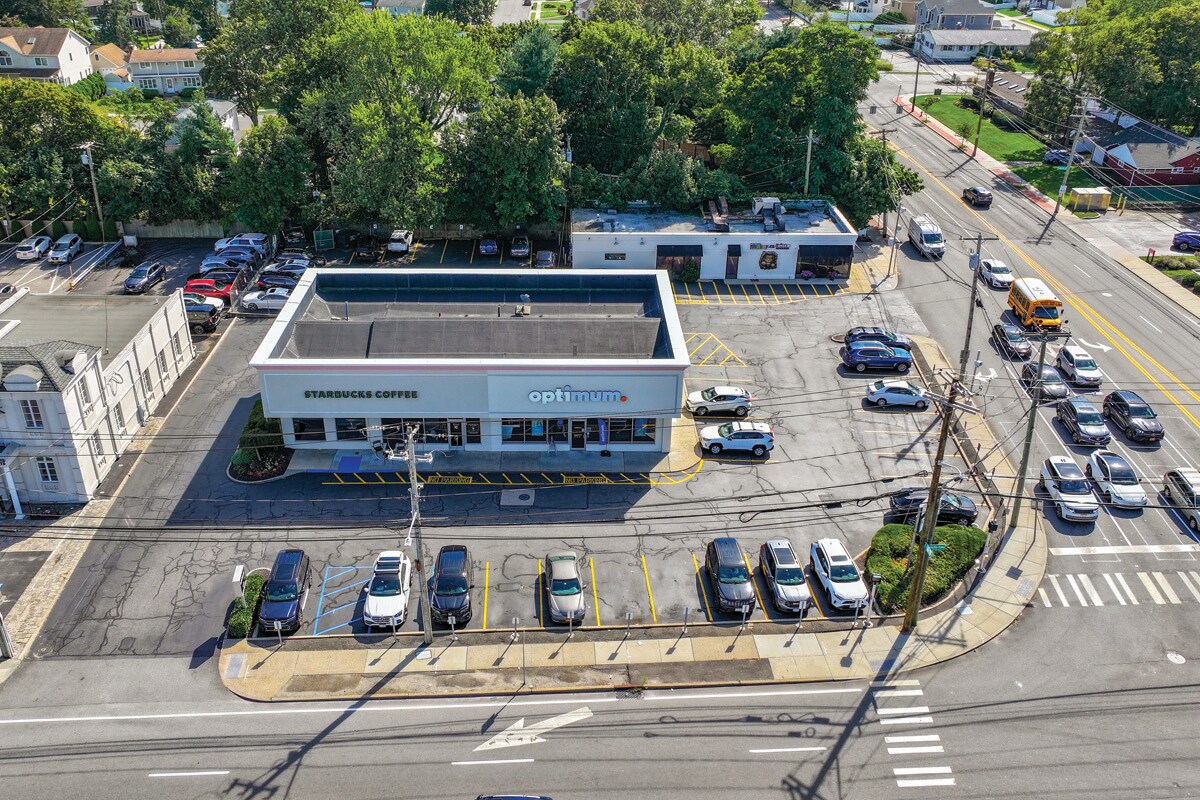 390 Jericho Tpke, Syosset, NY for sale Primary Photo- Image 1 of 1