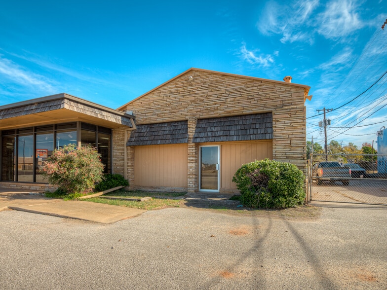 3730-3732 N MacArthur Blvd, Warr Acres, OK for sale - Building Photo - Image 3 of 31