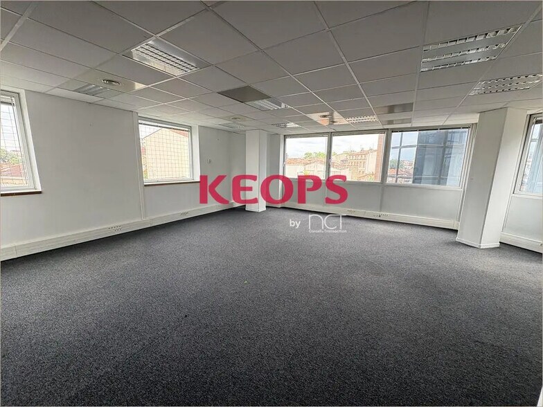 Esplanade Compans Caffarelli, Toulouse for lease - Interior Photo - Image 3 of 8