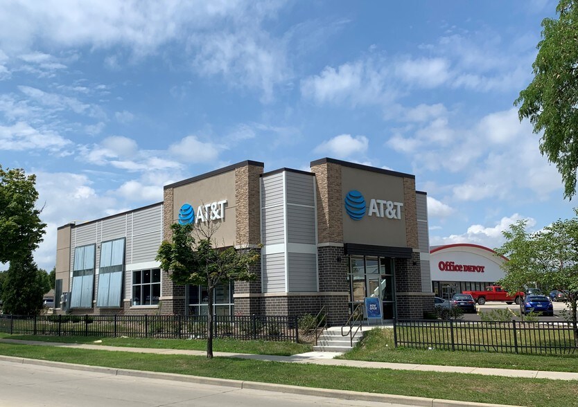 3555 S 27th St, Milwaukee, WI, 53221 Freestanding Property For Sale