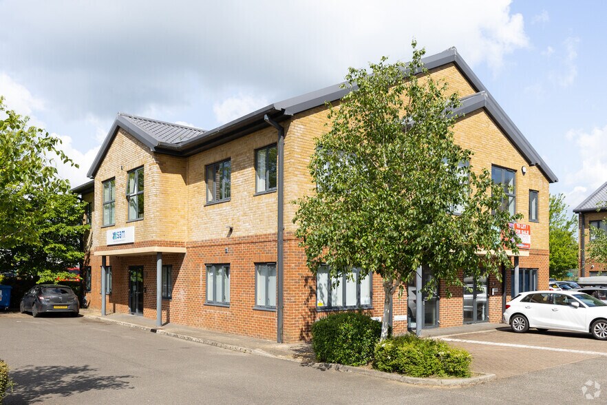 139 Faraday Rd, Crawley for sale - Building Photo - Image 1 of 1