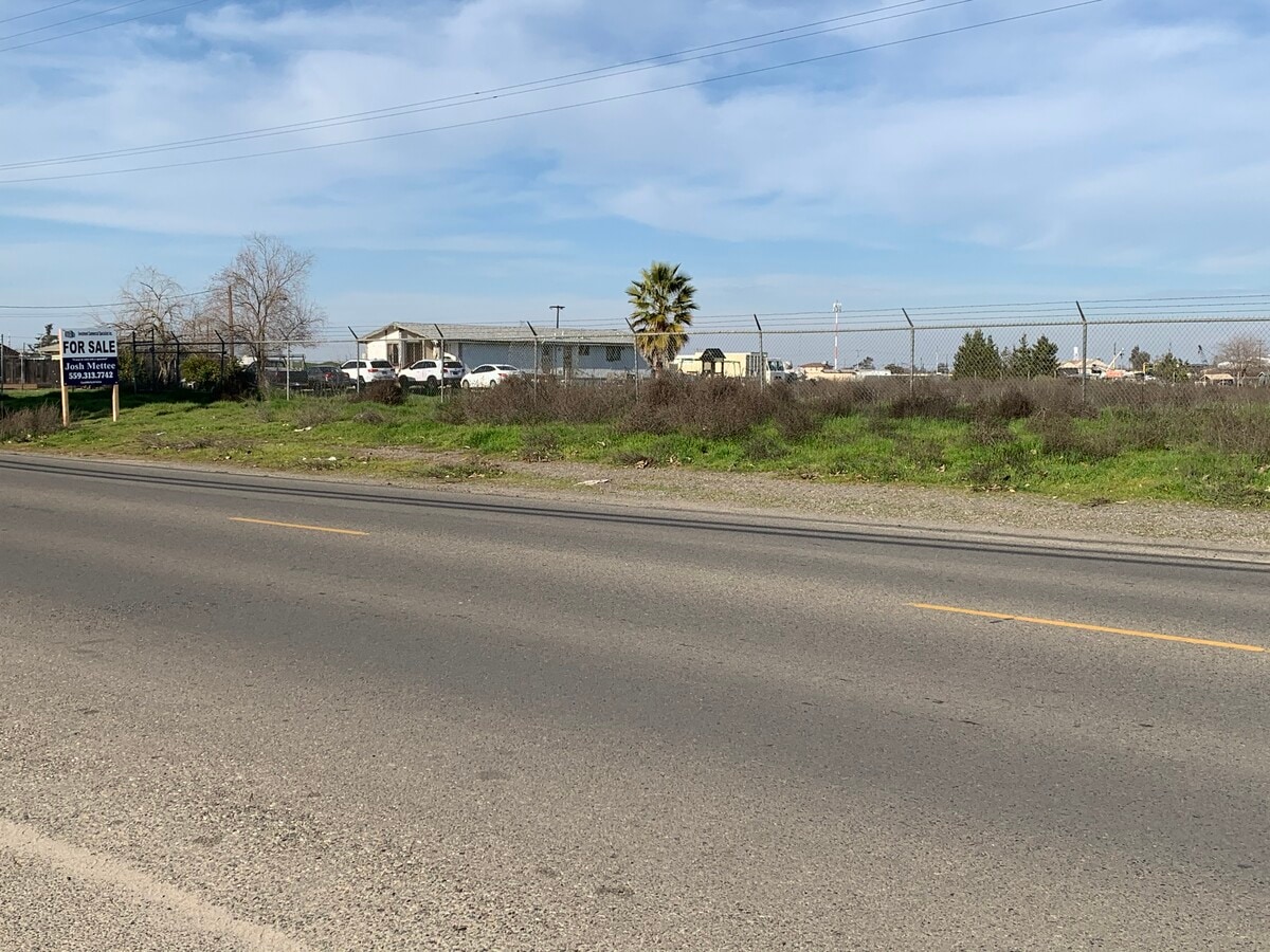 13498 S Henderson Rd, Caruthers, CA 93609