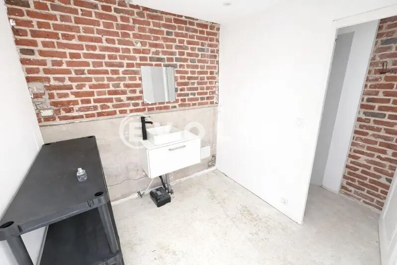 Retail in Amiens for lease - Interior Photo - Image 2 of 3