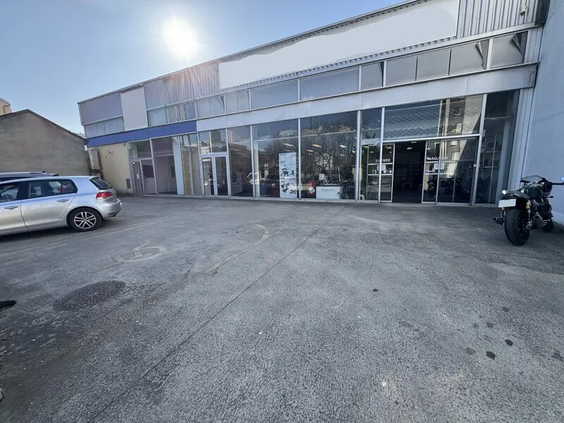 Retail in Argenteuil for lease Building Photo- Image 1 of 7