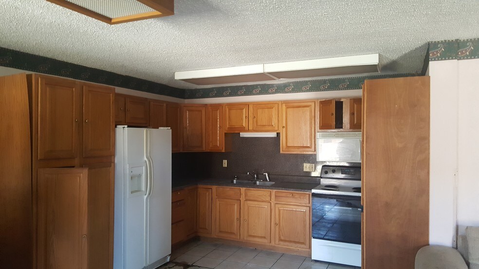 2050 State Highway 31 E, Athens, TX for sale - Building Photo - Image 1 of 1