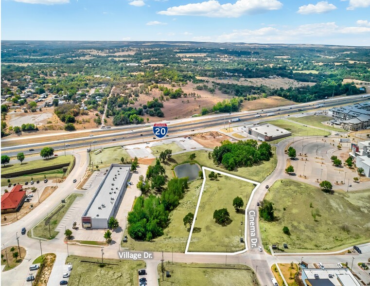 2049 Cinema Dr, Hudson Oaks, TX for sale - Primary Photo - Image 1 of 1