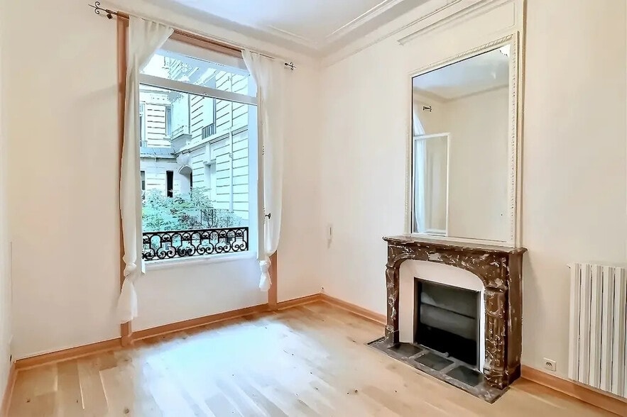 20 Avenue De Friedland, Paris for lease - Interior Photo - Image 2 of 10